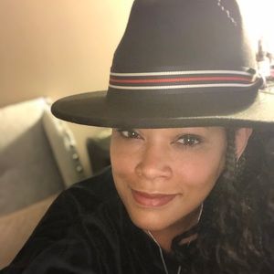 Meet your Posher, Lowan